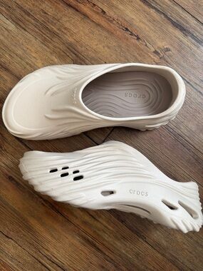 Crocs Echo Wave - Bone *Like New*